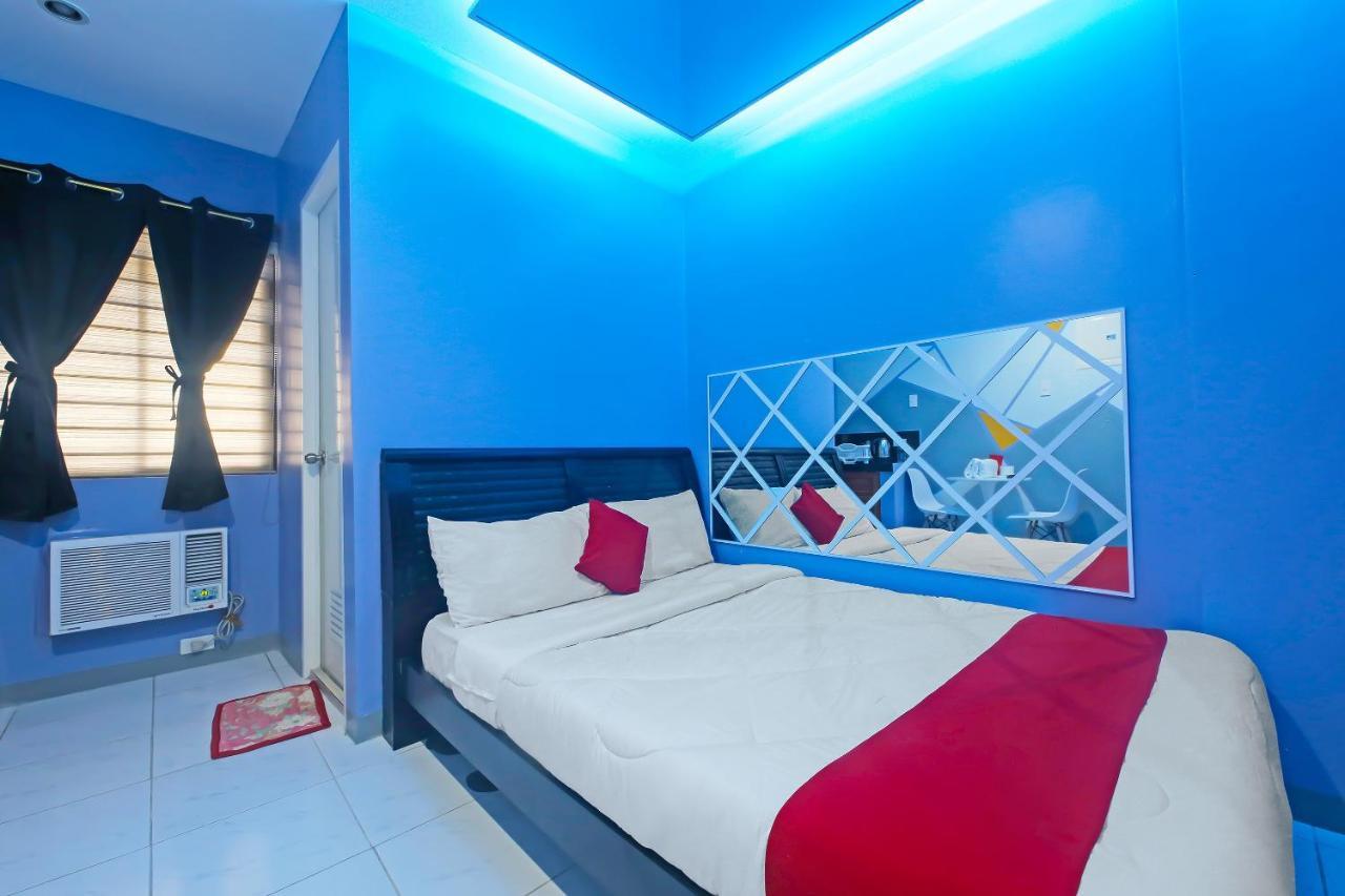Oyo 896 Silverio Suites Manila Exterior photo